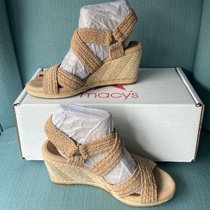 Michelle D wedge sandals size 8